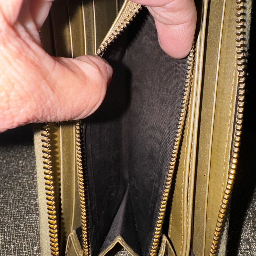 Gucci  Guccissima Zip Wallet - EUC - Picture 7 of 14